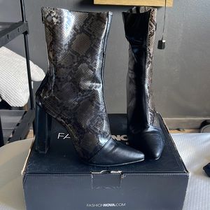Lightly used fashion nova can’t let you go booties